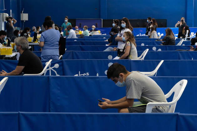 March 22, 2021, Santiago, Metropolitana, Chile: People wait to receive the dose of the Sinovac or Pfizer vaccine, in a municipal stadium transformed into a vaccination center against covid in Santiago, Chile. Santiago Chile - ZUMAb332 20210322_zip_b332_011 Copyright: xMatiasxBasualdox