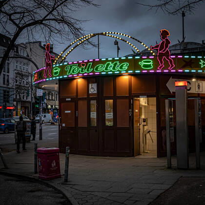 Hamburg St. Pauli; Reeperbahn: Toilette, Pissoir , März 2021 Hamburg St. Pauli