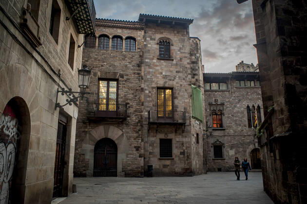 March 22, 2021, Barcelona, Spain: Two women walk through the semi-deserted streets of the Gothic Quarter in Barcelona. While Spanish regions are under a perimetral lockdown in a bid to curb coronavirus contagions, the country remains open to European travelers for upcoming Easter break. Barcelona Spain - ZUMAb137 20210322_zap_b137_001 Copyright: xJordixBoixareux