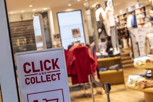 Lockdown geht in die Verlängerung. War s das bereits mit der vorsichtigen Ladenöffnung? Uniqlo. 22.03.2021: DEU, Deutschland, Baden-Württemberg, Stuttgart.