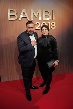 Kida Khodr Ramadan mit schwangerer Frau Meryem Ramadan Verleihung des BAMBI 2018 im Theater am Potsdamer Platz in Berlin Copyright: xEventpressxRadkex