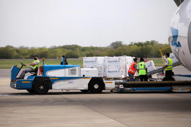 March 22, 2021, Buenos Aires, Buenos Aires, Argentina: An Aerolineas Argentinas flight arrived in the country a new one bringing a new batch of 500,000 doses of the Sputnik V vaccine against the coronavirus. Buenos Aires Argentina - ZUMAs258 20210322_zip_s258_003 Copyright: xCarolxSmiljanx