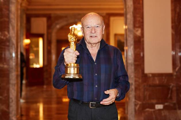 Volker Schlöndorff beim Photocall anlässlich der aufwendig in 4K restaurierten Neufassung des Films Die Blechtrommel ( The Tin Drum ) im Regent Hotel in Berlin. Am 14. April 1980 wurde Schlöndorffs Verfilmung des gleichnamigen Romans von Günter Grass mit einem Oscar als Bester fremdsprachiger Film ausgezeichnet - der erste Academy Award für Deutschland überhaupt! Genau 40 Jahre später, d.h. am 14. April 2020 bringt STUDIOCANAL die meisterhafte Literaturverfilmung als bundesweites Kinoevent zum Oscar-Jubiläum zurück auf die große Leinwand. Copyright: xEventpressxGolejewskix