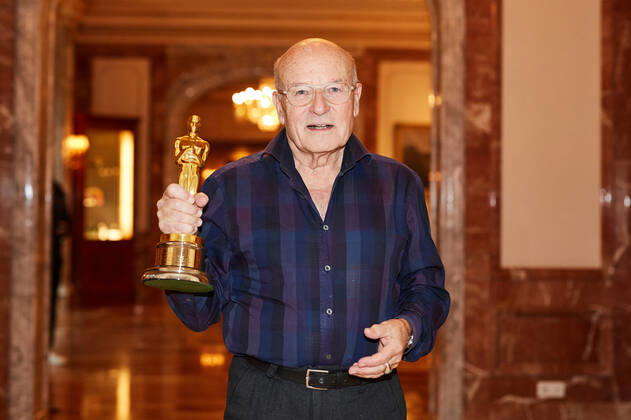 Volker Schlöndorff beim Photocall anlässlich der aufwendig in 4K restaurierten Neufassung des Films Die Blechtrommel ( The Tin Drum ) im Regent Hotel in Berlin. Am 14. April 1980 wurde Schlöndorffs Verfilmung des gleichnamigen Romans von Günter Grass mit einem Oscar als Bester fremdsprachiger Film ausgezeichnet - der erste Academy Award für Deutschland überhaupt! Genau 40 Jahre später, d.h. am 14. April 2020 bringt STUDIOCANAL die meisterhafte Literaturverfilmung als bundesweites Kinoevent zum Oscar-Jubiläum zurück auf die große Leinwand. Copyright: xEventpressxGolejewskix