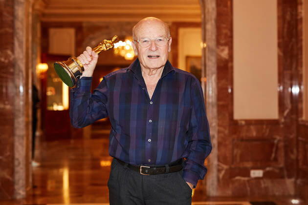 Volker Schlöndorff beim Photocall anlässlich der aufwendig in 4K restaurierten Neufassung des Films Die Blechtrommel ( The Tin Drum ) im Regent Hotel in Berlin. Am 14. April 1980 wurde Schlöndorffs Verfilmung des gleichnamigen Romans von Günter Grass mit einem Oscar als Bester fremdsprachiger Film ausgezeichnet - der erste Academy Award für Deutschland überhaupt! Genau 40 Jahre später, d.h. am 14. April 2020 bringt STUDIOCANAL die meisterhafte Literaturverfilmung als bundesweites Kinoevent zum Oscar-Jubiläum zurück auf die große Leinwand. Copyright: xEventpressxGolejewskix