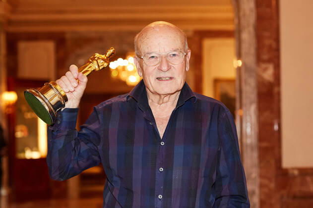 Volker Schlöndorff beim Photocall anlässlich der aufwendig in 4K restaurierten Neufassung des Films Die Blechtrommel ( The Tin Drum ) im Regent Hotel in Berlin. Am 14. April 1980 wurde Schlöndorffs Verfilmung des gleichnamigen Romans von Günter Grass mit einem Oscar als Bester fremdsprachiger Film ausgezeichnet - der erste Academy Award für Deutschland überhaupt! Genau 40 Jahre später, d.h. am 14. April 2020 bringt STUDIOCANAL die meisterhafte Literaturverfilmung als bundesweites Kinoevent zum Oscar-Jubiläum zurück auf die große Leinwand. Copyright: xEventpressxGolejewskix