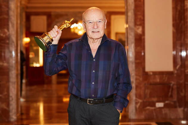 Volker Schlöndorff beim Photocall anlässlich der aufwendig in 4K restaurierten Neufassung des Films Die Blechtrommel ( The Tin Drum ) im Regent Hotel in Berlin. Am 14. April 1980 wurde Schlöndorffs Verfilmung des gleichnamigen Romans von Günter Grass mit einem Oscar als Bester fremdsprachiger Film ausgezeichnet - der erste Academy Award für Deutschland überhaupt! Genau 40 Jahre später, d.h. am 14. April 2020 bringt STUDIOCANAL die meisterhafte Literaturverfilmung als bundesweites Kinoevent zum Oscar-Jubiläum zurück auf die große Leinwand. Copyright: xEventpressxGolejewskix