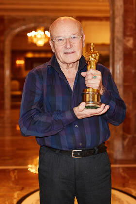 Volker Schlöndorff beim Photocall anlässlich der aufwendig in 4K restaurierten Neufassung des Films Die Blechtrommel ( The Tin Drum ) im Regent Hotel in Berlin. Am 14. April 1980 wurde Schlöndorffs Verfilmung des gleichnamigen Romans von Günter Grass mit einem Oscar als Bester fremdsprachiger Film ausgezeichnet - der erste Academy Award für Deutschland überhaupt! Genau 40 Jahre später, d.h. am 14. April 2020 bringt STUDIOCANAL die meisterhafte Literaturverfilmung als bundesweites Kinoevent zum Oscar-Jubiläum zurück auf die große Leinwand. Copyright: xEventpressxGolejewskix