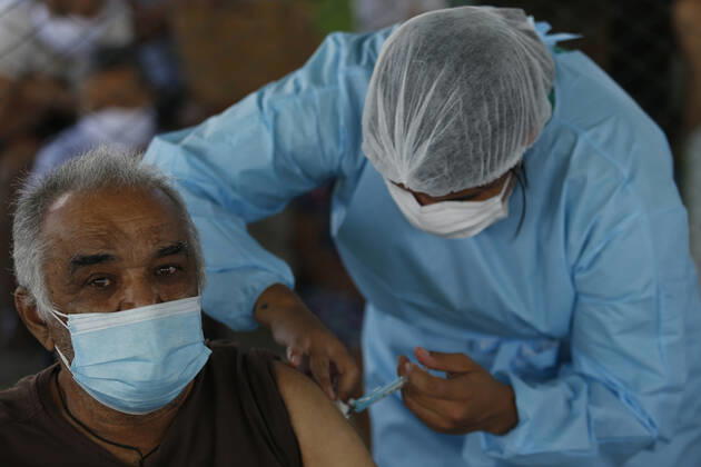 (210323) -- BRASILIA, March 23, 2021 -- A senior citizen receives a dose of Chinese-developed COVID-19 vaccine in Brasilia, Brazil, on March 22, 2021. Brazil on Monday said 1,383 more people died from the novel coronavirus disease in the previous 24 hours, raising the national death toll to 295,425. According to the Ministry of Health, tests detected 49,293 new cases, bringing the nationwide count to 12,047,526. Brazil is one of the countries hardest hit by the virus worldwide in terms of both deaths and cases, second only to the United States. (Photo by Xinhua) BRAZIL-12 MLN COVID-19 CASES LucioxTavora