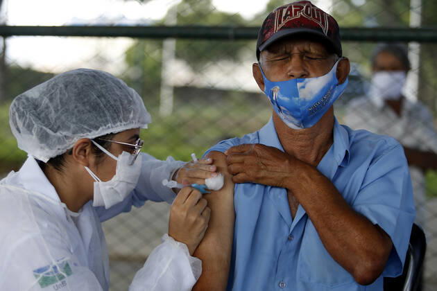 (210323) -- BRASILIA, March 23, 2021 -- A senior citizen receives a dose of Chinese-developed COVID-19 vaccine in Brasilia, Brazil, on March 22, 2021. Brazil on Monday said 1,383 more people died from the novel coronavirus disease in the previous 24 hours, raising the national death toll to 295,425. According to the Ministry of Health, tests detected 49,293 new cases, bringing the nationwide count to 12,047,526. Brazil is one of the countries hardest hit by the virus worldwide in terms of both deaths and cases, second only to the United States. (Photo by Xinhua) BRAZIL-12 MLN COVID-19 CASES LucioxTavora
