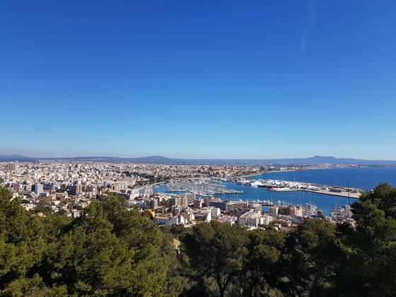 Themenfoto: Reisen, Corona, Mallorca, 23.03.2021 Blick über Palma de Mallorca und seinen imposanten Hafen, Themenfoto: Reisen, Corona, Mallorca - Copyright: xAugstx xEibner-Pressefotox EP_jat