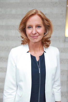 Patricia Schlesinger RBB-Intendantin Fotocall Mata Hari - Tanz mit dem Tod in der Französische Botschaft, Pariser Platz in Berlin Mitten im Ersten Weltkrieg bildet die 28-jährige Dr. Elsbeth Schragmüller die zehn Jahre ältere Tänzerin Mata Hari zur Spionin aus. Zwei Frauen wie Licht und Schatten starten eine heimliche Zusammenarbeit, die sich mehr und mehr zu einem riskanten Tanz mit dem Tod entwickelt. Copyright: xEventpressxFuhrx