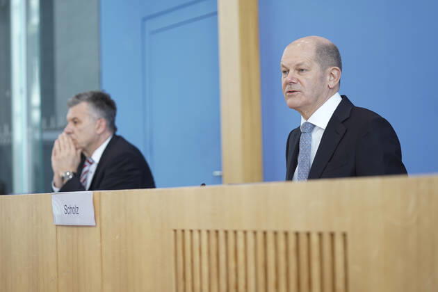 Bundespressekonfereenz, Eckwerte des Bundeshaushalts 2022 und Finanzplan 2025 mit Bundesfinanzminister Scholz Aktuell, 24.03.2021, Berlin, Bundespressekonferenz, Olaf Scholz, der deutsche Finanzminister gemeinsam mit Staatssekretaer Werner Gatzer bei der Vorstellung der Eckwerte des Bundeshaushalts 2022 und Finanzplan bis 2025 Berlin Berlin Deutschland