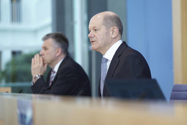 Bundespressekonfereenz, Eckwerte des Bundeshaushalts 2022 und Finanzplan 2025 mit Bundesfinanzminister Scholz Aktuell, 24.03.2021, Berlin, Bundespressekonferenz, Olaf Scholz, der deutsche Finanzminister gemeinsam mit Staatssekretaer Werner Gatzer bei der Vorstellung der Eckwerte des Bundeshaushalts 2022 und Finanzplan bis 2025 Berlin Berlin Deutschland