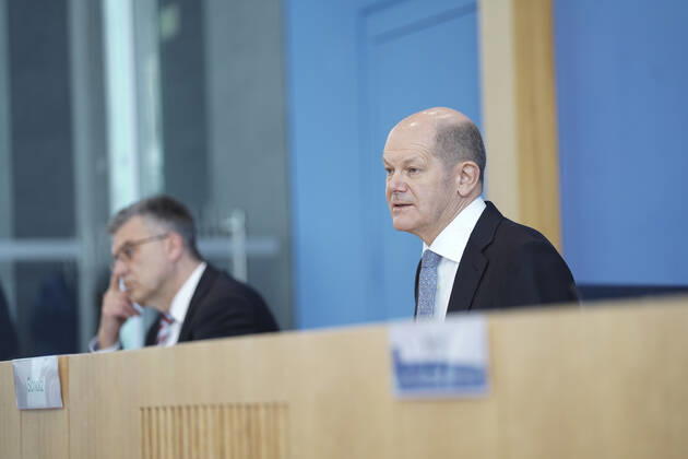 Bundespressekonfereenz, Eckwerte des Bundeshaushalts 2022 und Finanzplan 2025 mit Bundesfinanzminister Scholz Aktuell, 24.03.2021, Berlin, Bundespressekonferenz, Olaf Scholz, der deutsche Finanzminister gemeinsam mit Staatssekretaer Werner Gatzer bei der Vorstellung der Eckwerte des Bundeshaushalts 2022 und Finanzplan bis 2025 Berlin Berlin Deutschland