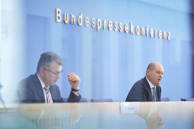 Bundespressekonfereenz, Eckwerte des Bundeshaushalts 2022 und Finanzplan 2025 mit Bundesfinanzminister Scholz Aktuell, 24.03.2021, Berlin, Bundespressekonferenz, Olaf Scholz, der deutsche Finanzminister gemeinsam mit Staatssekretaer Werner Gatzer bei der Vorstellung der Eckwerte des Bundeshaushalts 2022 und Finanzplan bis 2025 Berlin Berlin Deutschland