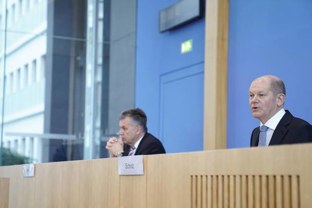 Bundespressekonfereenz, Eckwerte des Bundeshaushalts 2022 und Finanzplan 2025 mit Bundesfinanzminister Scholz Aktuell, 24.03.2021, Berlin, Bundespressekonferenz, Olaf Scholz, der deutsche Finanzminister gemeinsam mit Staatssekretaer Werner Gatzer bei der Vorstellung der Eckwerte des Bundeshaushalts 2022 und Finanzplan bis 2025 Berlin Berlin Deutschland