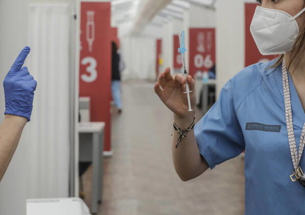 A healthcare professional holds a syringe with AstraZeneca s vaccine, at the Hospital la Fe, in Valencia, Valencian Community, Spain, 24 March 2021. Vaccination against covid-19 with AstraZeneca s vials resumes today in the three field hospitals of the Valencian Community and it is expected that this week the first doses will be administered with these injections to about 90,000 teachers and other essential professional groups, as confirmed by sources of the Conselleria de Sanidad. 24 MARCH 2021;ASTRAZENECA;VALENCIA;VALENCIAN COMMUNITY;VACCINE Rober Solsona LagenciaEP 03 24 2021 VALENCIA, VALENCIAN COMMUNITY VALENCIA, VALENCIAN COMMUNITY Spain Copyright: xRoberxSolsonax 3619050