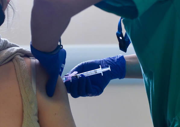 March 24, 2021, Coria, Caceres, Spain: A Coria City Hospital nurse injects the vaccine to a key worker, during the first day of the Astra Zeneca vaccine administration. Coria Spain - ZUMAs197 20210324_zaa_s197_092 Copyright: xGustavoxValientex