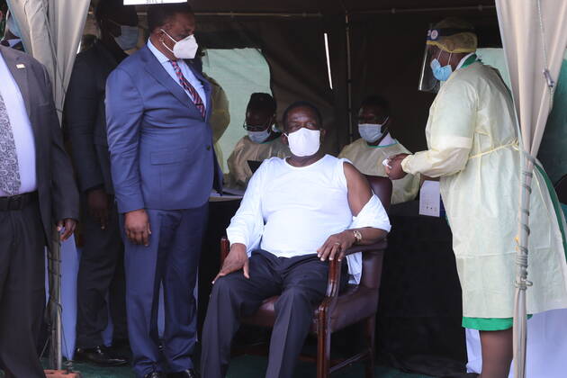 (210324) -- VICTORIA FALLS (ZIMBABWE), March 24, 2021 -- Zimbabwean President Emmerson Mnangagwa (C) prepares to receive the COVID-19 vaccine in Victoria Falls, Zimbabwe, on March 24, 2021. Mnangagwa got his first shot of China s Sinovac COVID-19 vaccine in Victoria Falls on Wednesday. (Photo by Xinhua) ZIMBABWE-VICTORIA FALLS-PRESIDENT-COVID-19 VACCINE ChenxYaqin 
