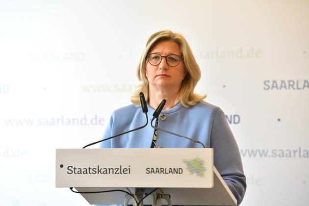 Saarlands Ministerpräsident Tobias Hans (CDU) und Wirtschaftsministerin Anke Rehlinger (SPD) stellen am Donnerstag (25.3.2021) eine neue Strategie für das Saarland vor: Impfen, Testen, Öffnen nennt sich die Leitlinie.