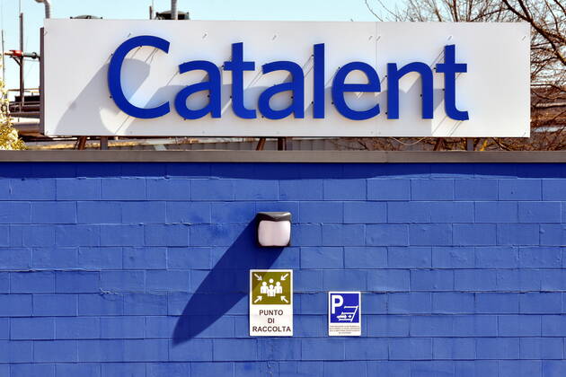 Coronavirus in Italien, AstraZeneca-Impfdosen-Fund im Catalent Werk in Anagni Anagni (FR) 25 03 2021- Catelent plant in Anagni, which infiates the AstraZeneca covid-19 vaccine. subject to checks on the number of doses in storage Editorial Usage Only  Copyright: xRENATOxOLIMPOx xIPAx