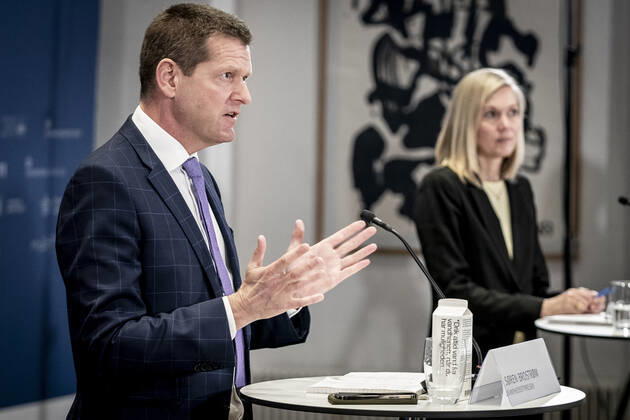 Coronavirus in Dänemark, PK in Kopenhagen zum 14 tägigen AstraZeneca Impfstopp Enhedschef i Laegemiddelstyrelsen, Tanja Erichsen og direktoer for Sundhedsstyrelsen, Soeren Brostroem holder pressebriefing om status paa undersoegelse af AstraZeneca vaccinen som har vaeret paa 14 dages pause og det sker i Eigtveds Pakhus i Koebenhavn, torsdag den 25. marts 2021.. , Copenhagen Denmark Copyright: RitzauxScanpix MadsxClausxRasmussenx COP107 spdk20210325-141251-L