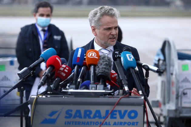 Coronavirus in Bosnien und Herzegowina, Ankunft von Pfizer-Impfstoff in Sarajewo PXL_Pfizer™s vaccine Johann Sattler at press conference after 23,000 doses of Pfizer™s vaccine from the COVAX program arrived at Sarajevo airport, in Bosnia, on March 25, 2021 ArminxDurgut PIXSELL