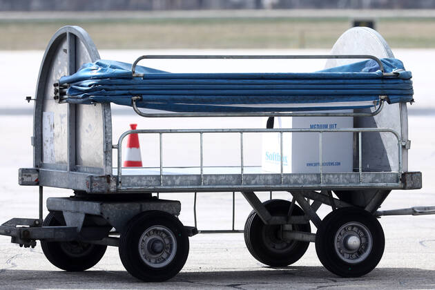 Coronavirus in Bosnien und Herzegowina, Ankunft von Pfizer-Impfstoff in Sarajewo PXL_Pfizer™s vaccine 23,000 doses of Pfizer™s vaccine from the COVAX program arrived at Sarajevo airport, in Bosnia, on March 25, 2021. ArminxDurgut PIXSELL