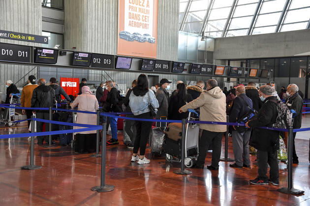 Coronavirus in Frankreich, Eindrücke vom Flughafen in Nizza Aeroport Nice Cote d Azur durant le 3eme Confinement. NEWS : Aeroport Nice Cote d Azur - 3eme Confinement - 25 03 2021 LionelUrman Panoramic 