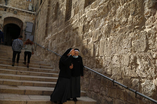 March 25, 2021, Jerusalem, West Bank, Palestinian Territory: Christian worshipers walk inside Church of Holy Sepulcher, amid the coronavirus lockdown, in Jerusalem s Old City, on March 25, 2021. The Palestinian government decided to re-apply the partial closure in the West Bank, with the continued suspension of schools, with the exception of high school students, until April 3 to confront the spread of the Corona virus. The government spokesman said in a statement that it has also been decided that the closure will continue on Friday and Saturday of every week, except for pharmacies and bakeries Jerusalem Palestinian Territory - ZUMAap3_ 20210325_zaf_ap3_081 Copyright: xJamalxAwadx