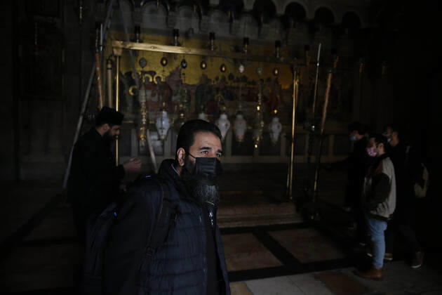 March 25, 2021, Jerusalem, West Bank, Palestinian Territory: Christian worshipers walk inside Church of Holy Sepulcher, amid the coronavirus lockdown, in Jerusalem s Old City, on March 25, 2021. The Palestinian government decided to re-apply the partial closure in the West Bank, with the continued suspension of schools, with the exception of high school students, until April 3 to confront the spread of the Corona virus. The government spokesman said in a statement that it has also been decided that the closure will continue on Friday and Saturday of every week, except for pharmacies and bakeries Jerusalem Palestinian Territory - ZUMAap3_ 20210325_zaf_ap3_097 Copyright: xJamalxAwadx