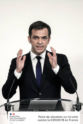 Le ministre francais de la Sante, Olivier Veran, donne une conference de presse sur la strategie actuelle du gouvernement francais face a la pandemie actuelle de Covid-19 a Paris, France, le 25 mars 2021. French Health Minister Olivier Veran delivers a press conference on the current French government strategy for the ongoing Covid-19 pandemic in Paris, France, on March 25, 2021. NEWS : Conference de presse du ministre de la Sante Olivier Veran sur la situation hedomadaire du Covid-19 - paris - 25 03 2021 POOL PANORAMIC  00518588_000019