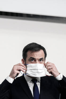 Le ministre francais de la Sante, Olivier Veran, donne une conference de presse sur la strategie actuelle du gouvernement francais face a la pandemie actuelle de Covid-19 a Paris, France, le 25 mars 2021. French Health Minister Olivier Veran delivers a press conference on the current French government strategy for the ongoing Covid-19 pandemic in Paris, France, on March 25, 2021. NEWS : Conference de presse du ministre de la Sante Olivier Veran sur la situation hedomadaire du Covid-19 - paris - 25 03 2021 POOL PANORAMIC  00518588_000029