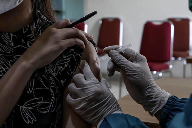 March 25, 2021, Depok, Jawa Barat, Indonesia: A healthcare worker injects a dose of Sinovac COVID-19 vaccine to a worker during a mass vaccination drive for the public sector workers at Geospatial Information Agency Office in Bogor..Indonesia is currently in the second phase of mass covid-19 vaccination. In this second phase, the Indonesian government targets 38.5 million people, including 16.9 million workers in public sectors and 21.6 million elderly citizens, as well as workers in hospitality, transportation, tourism sectors and mass media workers. Depok Indonesia - ZUMAs197 20210325_zaa_s197_083 Copyright: xRisaxKrisadhix