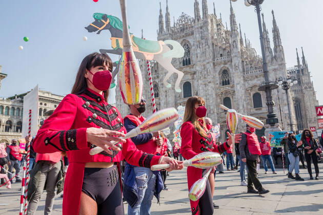 Coronavirus in Italien, Schausteller und Zirkusleute protestieren in Mailand Milan. Carousel and circus event in Piazza Duomo for the reopening of circuses and shows Editorial Usage Only  Copyright: xCarloxCozzolix xIPAx