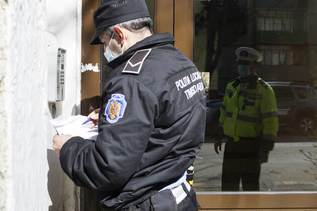Coronavirus in Rumänien, Polizei überprüft Einhaltung der Quarantäne March 26, 2021, Timisoara, Timis, Romania: Police officers form the Timisoara Local Police Department check on people who are sick with COVID-19 and quarantined at their residence for 14 days, to ensure that they are respecting the quarantine imposed by the Department of Public Health and to inquire whether they are short on basic necessities such as food or medication. Timisoara Romania - ZUMAp180 20210326_zip_p180_008 Copyright: xCornelxPutanx