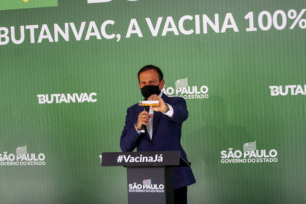 Coronavirus in Brasilien, Butantan Institute präsentiert nationalen Impfstoff Butanvac Press Conference: Butanvac a new COVID-19 Vaccine to be developed in Sao Paulo. Press Conference: Butanvac a new COVID-19 Vaccine to be developed in Sao Paulo. March 26, 2021, Sao Paulo, Brazil: The Butantan Institute is developing its own vaccine against covid-19, the ButanVac vaccine 100% national. The announcement was made this Friday morning (26) by Governor of Sao Paulo, Joao Doria with the presence of the president of Butantan, Dimas Covas and the Secretary of Health of the state, Dr. Jean Gorinchteyn, at the headquarters of the Butantan Institute in Sao Paulo. Press Conference: Butanvac a new COVID-19 Vaccine to be developed in Sao Paulo.  Copyright: xLecoxVianax