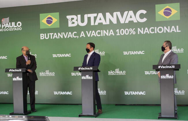 Coronavirus in Brasilien, Butantan Institute präsentiert nationalen Impfstoff Butanvac Press Conference: Butanvac a new COVID-19 Vaccine to be developed in Sao Paulo. Press Conference: Butanvac a new COVID-19 Vaccine to be developed in Sao Paulo. March 26, 2021, Sao Paulo, Brazil: The Butantan Institute is developing its own vaccine against covid-19, the ButanVac vaccine 100% national. The announcement was made this Friday morning (26) by Governor of Sao Paulo, Joao Doria with the presence of the president of Butantan, Dimas Covas and the Secretary of Health of the state, Dr. Jean Gorinchteyn, at the headquarters of the Butantan Institute in Sao Paulo. Press Conference: Butanvac a new COVID-19 Vaccine to be developed in Sao Paulo.  Copyright: xLecoxVianax