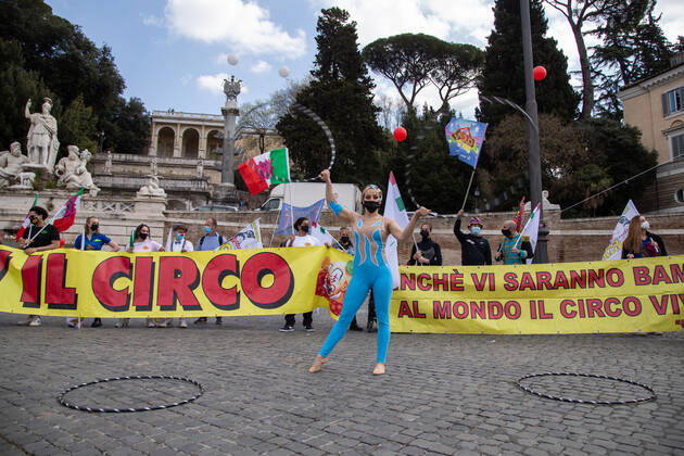 Italy: Protest of Circus Workers in Rome Performance during demonstration in Piazza del Popolo in Rome organized by circus and amusement park workers Demonstration in Piazza del Popolo in Rome organized by circus and amusement park workers, to protest against the closure of hundreds of amusement parks in Italy and the cancellation of circus shows throughout Italy, over five thousand families without work and income since the first lockdown. Rome Italy Piazza del Popolo Copyright: MatteoxNardone
