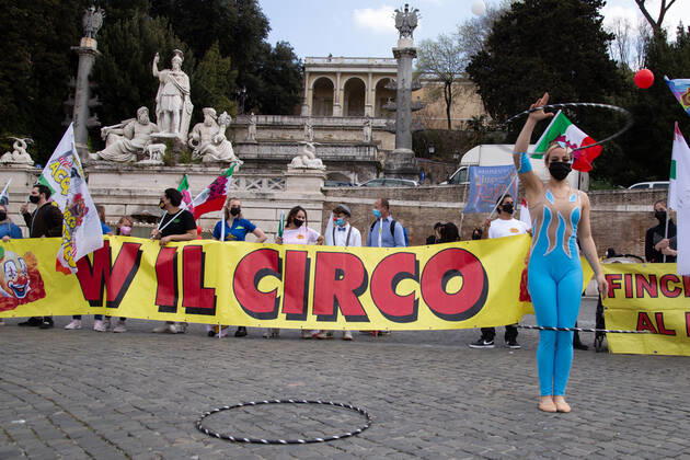 Italy: Protest of Circus Workers in Rome Performance during demonstration in Piazza del Popolo in Rome organized by circus and amusement park workers Demonstration in Piazza del Popolo in Rome organized by circus and amusement park workers, to protest against the closure of hundreds of amusement parks in Italy and the cancellation of circus shows throughout Italy, over five thousand families without work and income since the first lockdown. Rome Italy Piazza del Popolo Copyright: MatteoxNardone