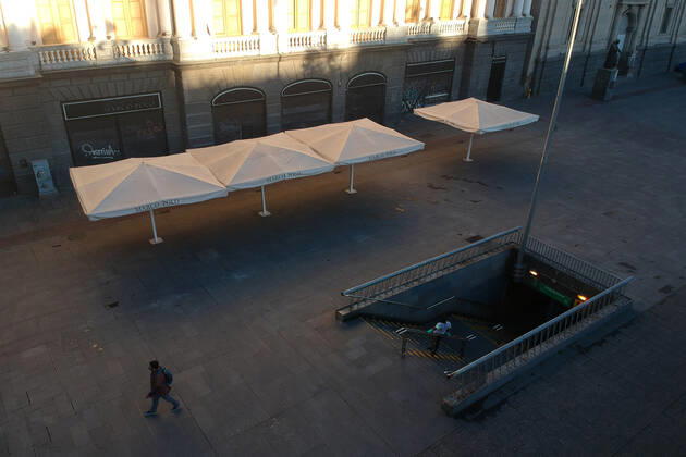 Santiago, March 27, 2021 General view of Plaza de Armas during the total quarantine in the metropolitan region by covid 19 Dragomir Yankovic Aton Chile, Santiago Chile Aton 497517  Copyright: DRAGOMIRxYANKOVIC ATONxCHILE
