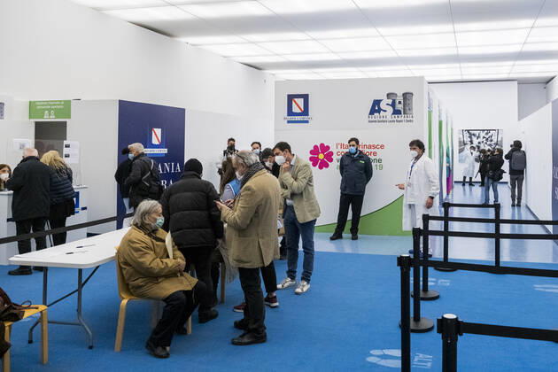 Italy: vaccination Museo Madre Naples, the new vaccination point against COVID-19 opens today, 27 March 2021, at the museo madre, the city s museum of contemporary art. ABPH1143 Copyright: xAntonioxBalascox