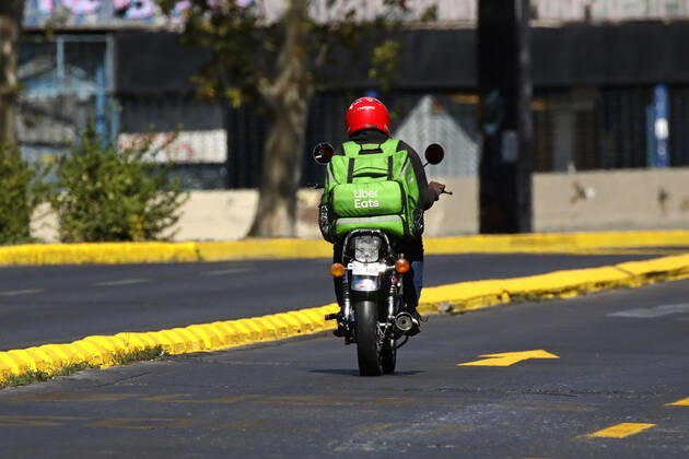 Santiago 27 March 2021 Delivery workers carry out their deliveries in the Commune of Santiago during Total Quarantine due to Covid pandemic 19 Javier Salvo Aton Chile, Santiago Chile Aton 497673  Copyright: JAVIERxSALVO ATONxCHILE