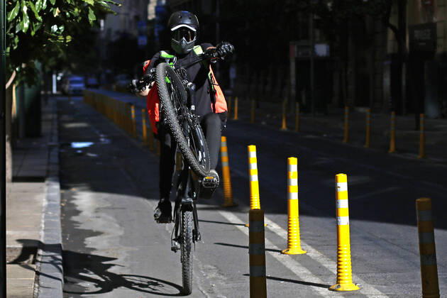 Santiago 27 March 2021 Delivery workers carry out their deliveries in the Commune of Santiago during Total Quarantine for Covid pandemic 19 Javier Salvo Aton Chile, Santiago Chile Aton Chile Aton 497680  Copyright: JAVIERxSALVO ATONxCHILE