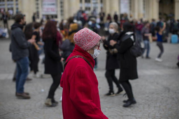 Jeremias Gonzalez IP3 - A woman wears a protective mask walks in the center of the city of Rennes, in western France. March 27,2021  Copyright: xJeremiasxGonzalezx