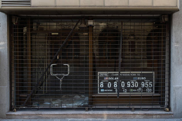 March 27, 2021, Santiago, Metropolitana, Chile: A closed exchange house, on the first day of total quarantine in Santiago, Chile. Santiago Chile - ZUMAb332 20210327_zip_b332_004 Copyright: xMatiasxBasualdox