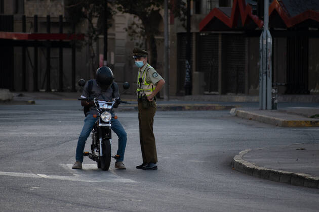 March 27, 2021, Santiago, Metropolitana, Chile: Police inspect motorists on the first day of total quarantine in Santiago, Chile. Santiago Chile - ZUMAb332 20210327_zip_b332_023 Copyright: xMatiasxBasualdox
