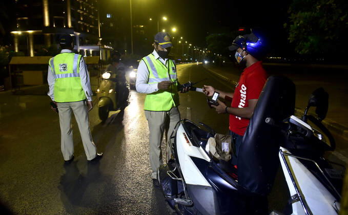 MUMBAI, INDIA - MARCH 28: Police checking commuters at a checkpost after a night curfew between 8:00 pm to 7:00 am came into effect, on March 28, 2021 in Mumbai, India. (Photo by Anshuman Poyrekar Hindustan Times) Covid 19 Night Curfew In Mumbai Tourists Spot Wear Deserted Look