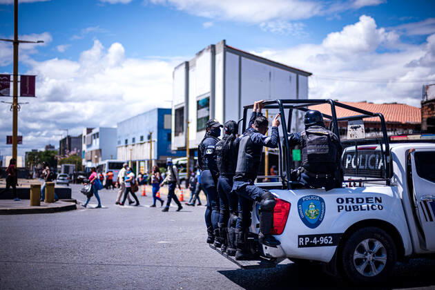 News Bilder des Tages March 29, 2021, Valencia, Carabobo, Venezuela: From early in the morning the municipal police of Valencia, in the Carabobo state of Venezuela, was closing businesses and making a call to the population, through megaphones, so that there would be no accumulation of people in the streets and inviting the correct use of the mask. Valencia Venezuela - ZUMAf323 20210329_zip_f323_001 Copyright: xElenaxFernandezx
